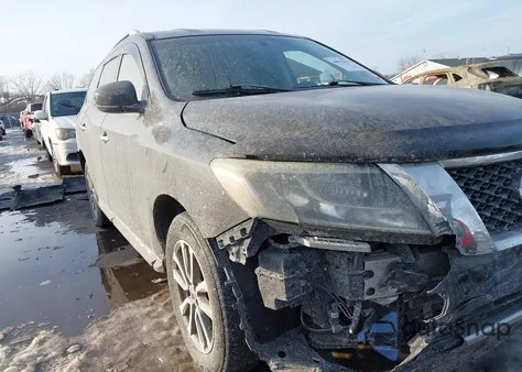 2016 Nissan Pathfinder Platinum/S/Sl/Sv z USA, uszkodzony, nr VIN 5N1AR2MM1GC611338